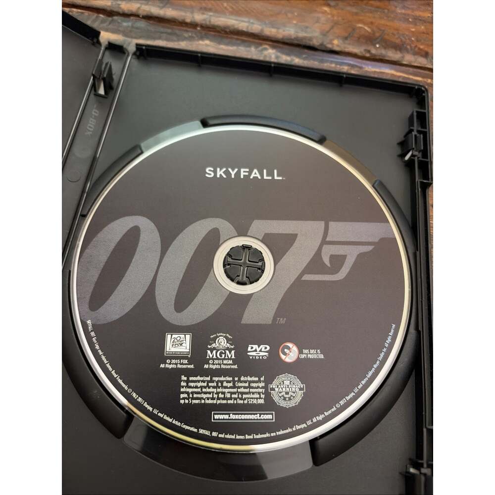 Skyfall (DVD, 2012) - Picture 4 of 5